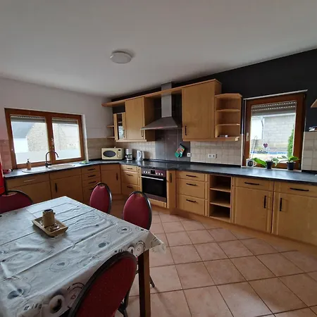 Schoene Laacher Bis Zu 7 Personen Apartment